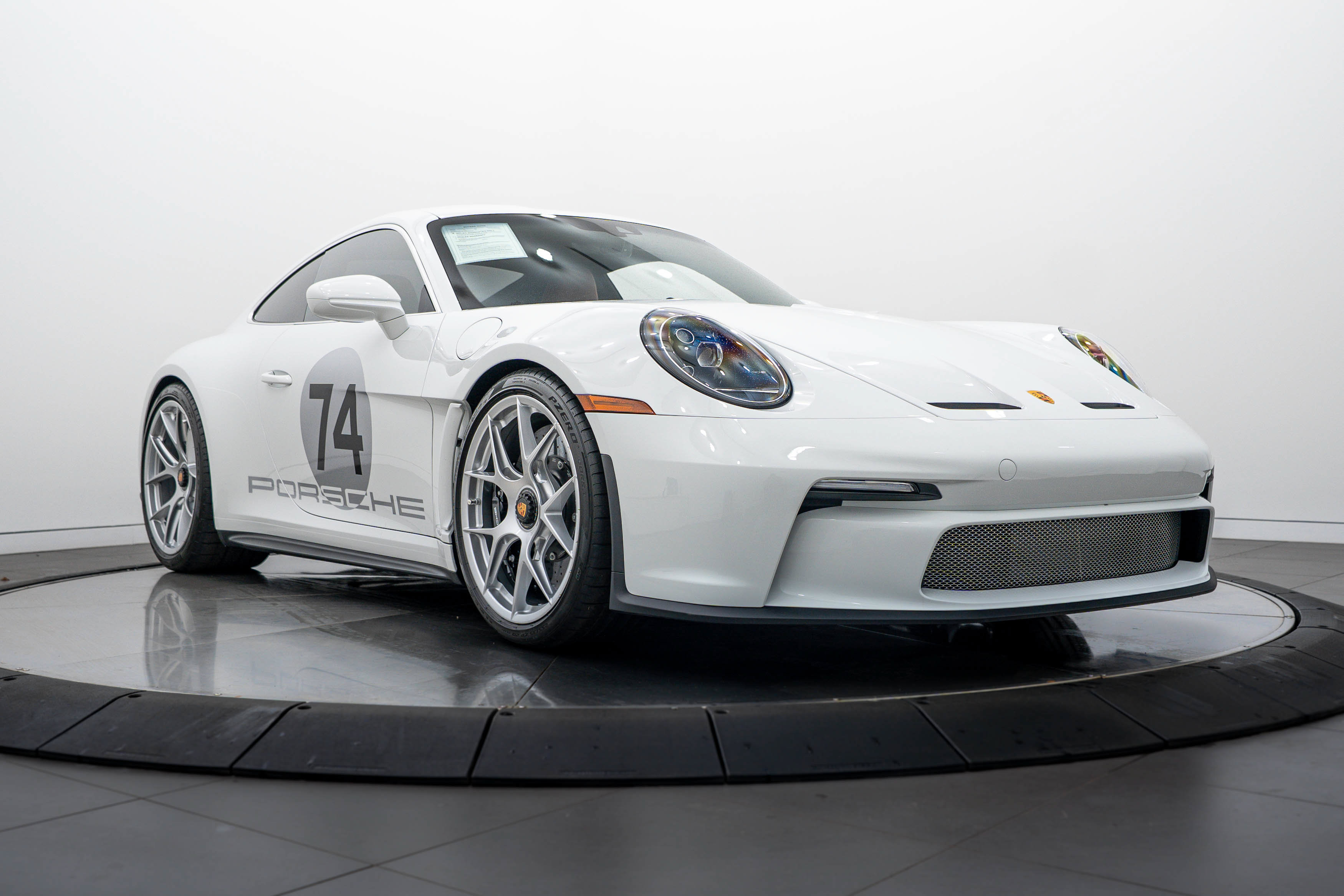 Certified 2024 Porsche 911 GT3 RS RWD image 9