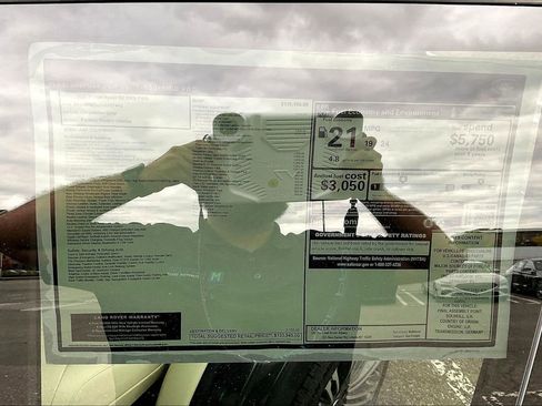 Used 2025 Land Rover Range Rover SE image 14