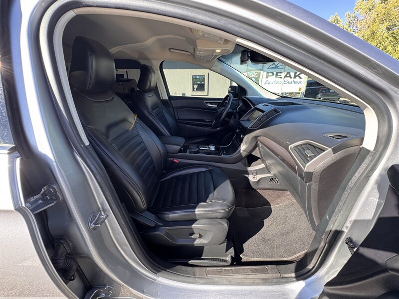 Used 2020 Ford Edge SEL FWD image 11