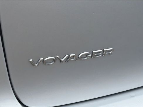 Used 2023 Chrysler Voyager LX FWD image 21