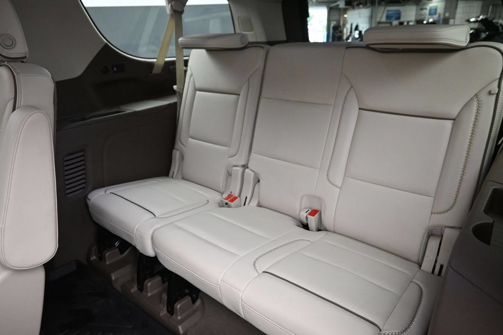 Used 2023 GMC Yukon XL Denali AWD/4WD image 14