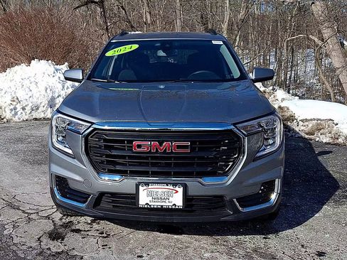 Used 2024 GMC Terrain SLE w/ Driver Convenience Package image 3