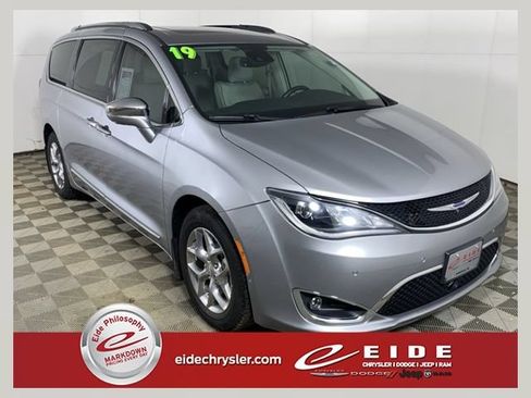 Used 2019 Chrysler Pacifica Limited w/ Advanced Safetytec Group FWD image 1