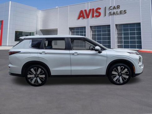 Used 2025 Mitsubishi Outlander SE FWD image 5