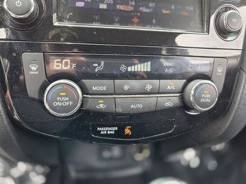 Used 2019 Nissan Rogue SV FWD image 9