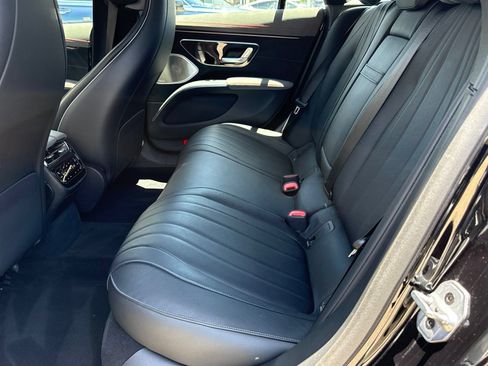 Used 2022 Mercedes-Benz EQS 580 4MATIC Sedan image 40