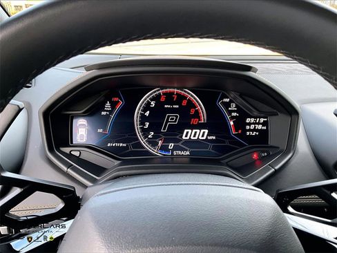Used 2020 Lamborghini Huracan EVO image 19