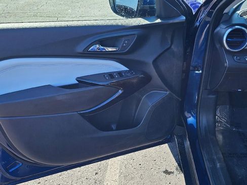 Used 2024 Chevrolet Trax LT w/ Sunroof Package image 8