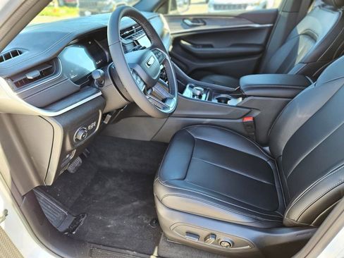 New 2025 Jeep Grand Cherokee Limited image 18