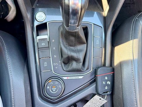 Used 2018 Volkswagen Tiguan SEL AWD/4WD image 28