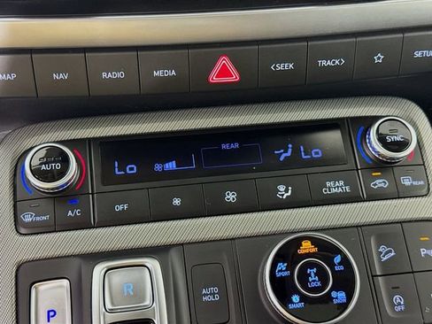 Used 2024 Hyundai Palisade SEL AWD/4WD image 16