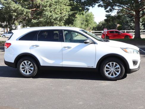 Used 2016 Kia Sorento LX AWD/4WD image 3