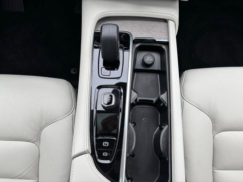 Certified 2025 Volvo XC90 T8 Plus w/ Protection Package Premier AWD/4WD image 29