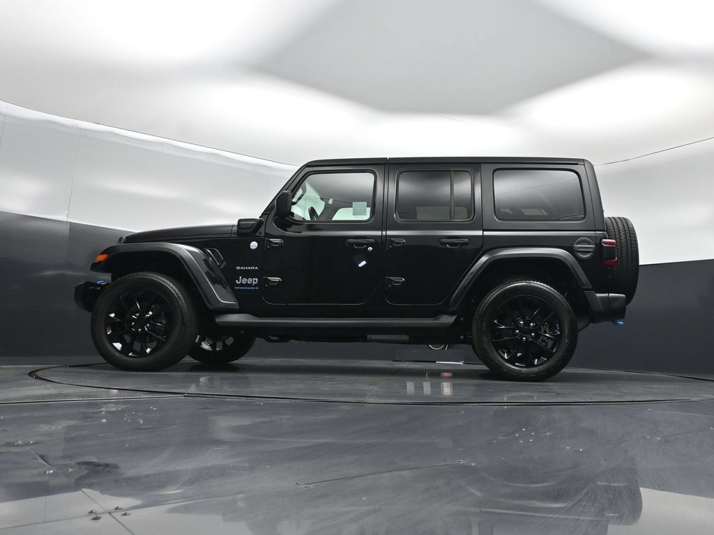 Used 2023 Jeep Wrangler Unlimited Sahara AWD/4WD image 8