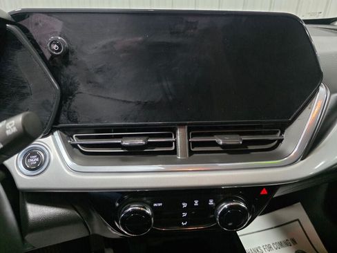 Used 2024 Chevrolet Trax LT FWD image 12