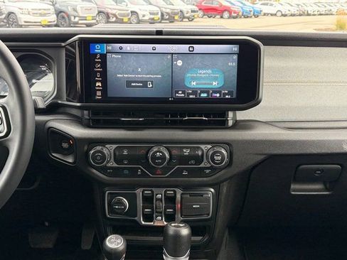 Used 2024 Jeep Wrangler Unlimited image 22