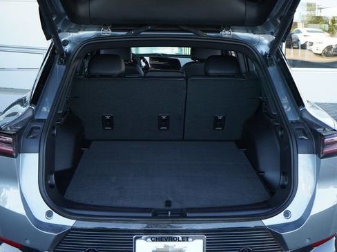 New 2025 Chevrolet Equinox EV LT image 8
