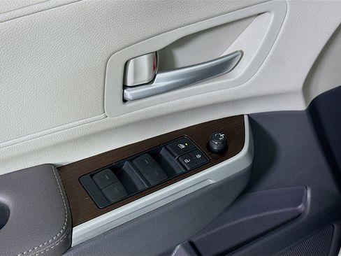 Used 2023 Toyota Sienna XLE image 14