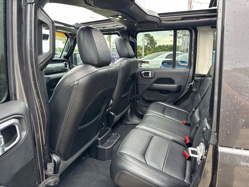 Used 2022 Jeep Wrangler Unlimited Sahara AWD/4WD image 16