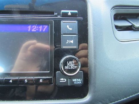 Used 2018 Honda HR-V LX image 41