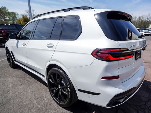 Used 2024 BMW X7 xDrive40i w/ M Sport Package AWD/4WD image 4