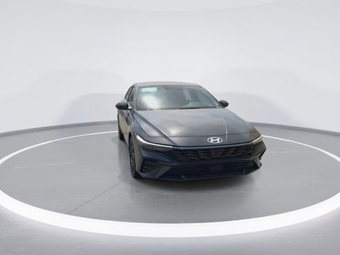New 2026 Hyundai Elantra SEL Sport Premium FWD image 2