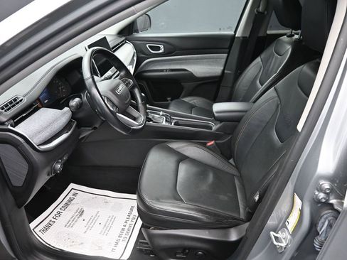 Used 2022 Jeep Compass Latitude image 11