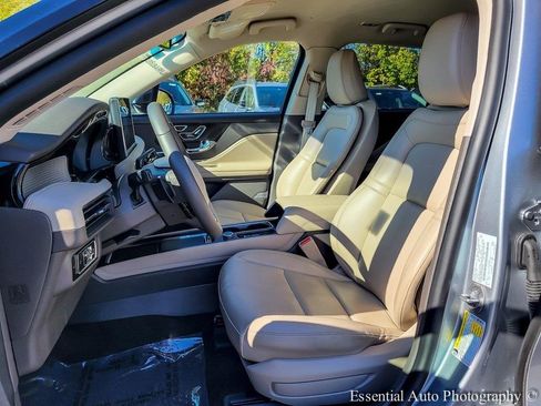 Used 2023 Lincoln Corsair Standard w/ Towing Package image 8