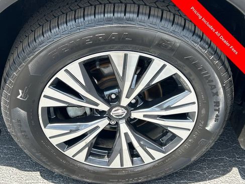 Used 2021 Nissan Rogue SV w/ Premium Package FWD image 24