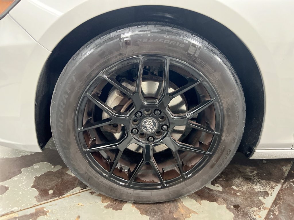 Used 2018 Chevrolet Malibu LT FWD image 26