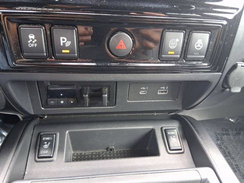 Used 2023 Nissan Titan PRO-4X w/ Pro-4x Convenience Package AWD/4WD image 30
