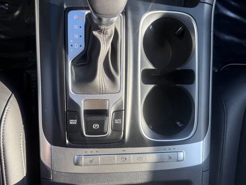 Used 2023 Kia Carnival LX image 17