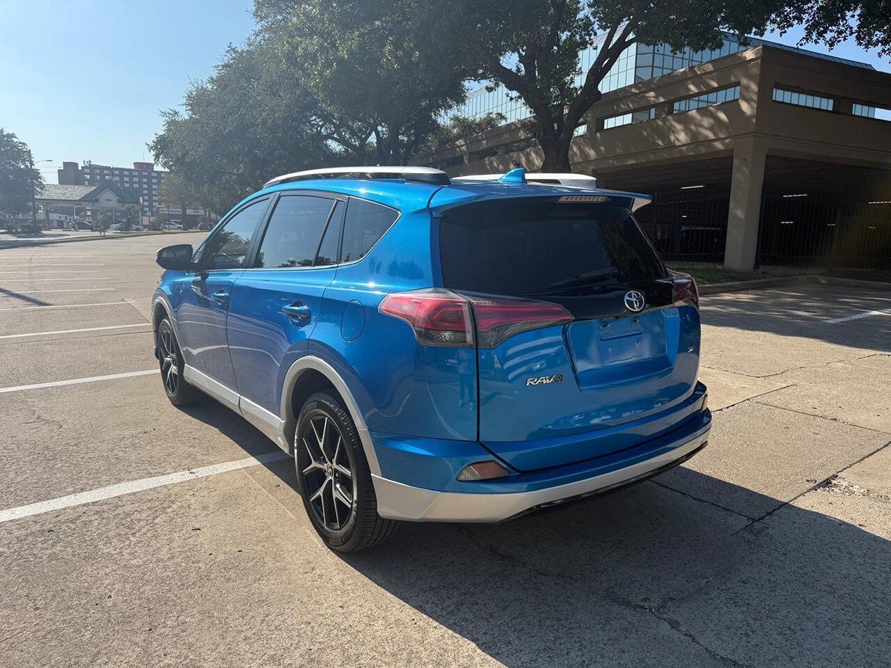 Used 2016 Toyota RAV4 SE FWD image 4