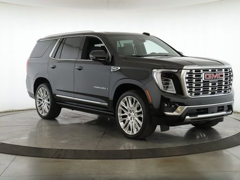 Used 2025 GMC Yukon Denali w/ Denali Reserve Package image 2