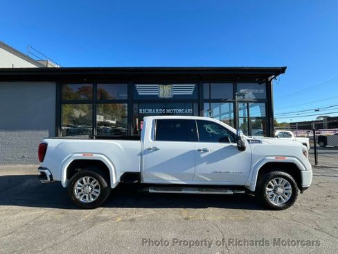 Used 2022 GMC Sierra 2500 Denali image 2