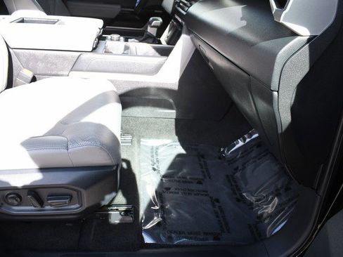 Used 2024 Toyota Tundra Limited image 25