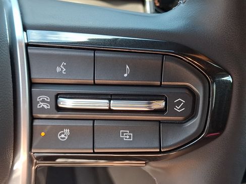 Used 2024 Chevrolet Colorado ZR2 w/ ZR2 Convenience Package III AWD/4WD image 23