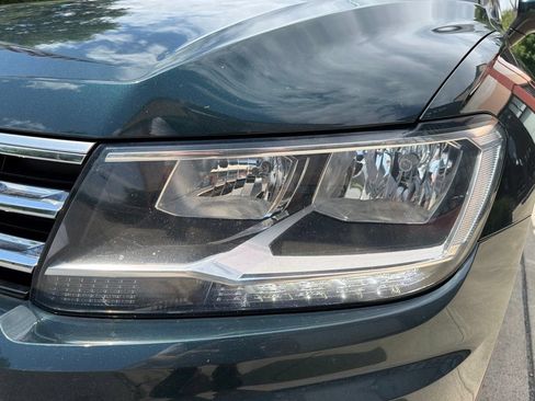 Used 2018 Volkswagen Tiguan SEL AWD/4WD image 16