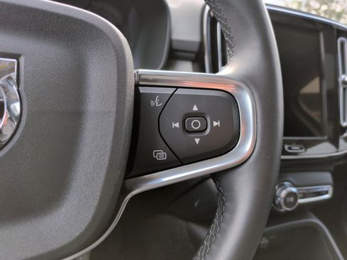 Used 2025 Volvo XC40 B5 Core image 20