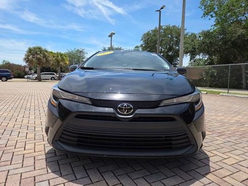 Used 2023 Toyota Corolla LE FWD image 2