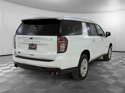 Used 2022 Chevrolet Suburban Premier image 3