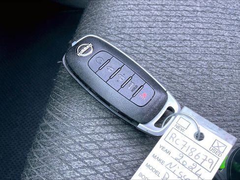 Used 2024 Nissan Rogue SV image 14