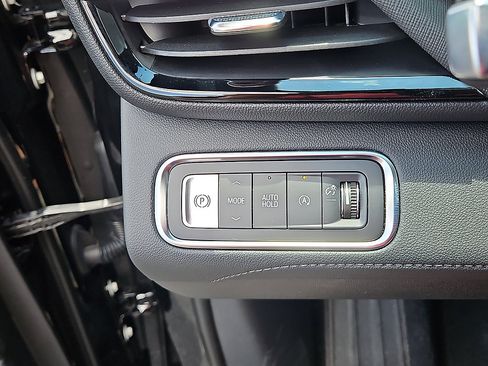Used 2025 Buick Enclave Sport Touring w/ Super Cruise Package FWD image 19