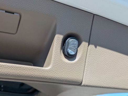 Used 2018 GMC Yukon SLT w/ Open Road Package image 12