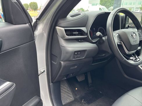 Used 2025 Toyota Highlander XSE AWD/4WD image 38