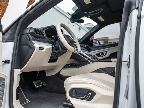 Used 2019 Lamborghini Urus image 29