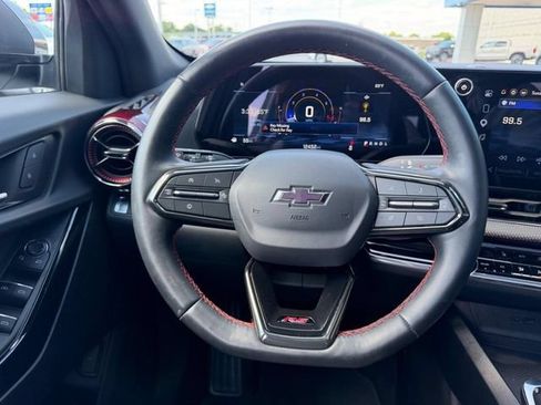 Used 2025 Chevrolet Equinox RS FWD image 13