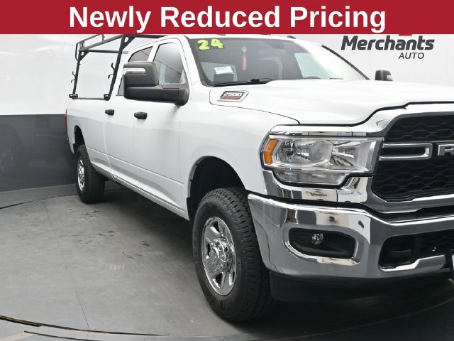 Used 2024 RAM 2500 Tradesman w/ Chrome Appearance Group AWD/4WD image 1