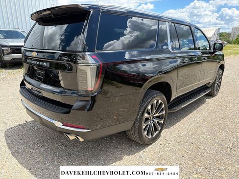 Used 2025 Chevrolet Suburban High Country w/ Sun And Tow Package AWD/4WD image 6