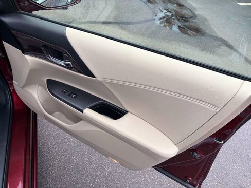 Used 2017 Honda Accord EX-L image 29